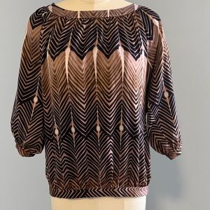The limited Women's Chevron Patterned TopSZS